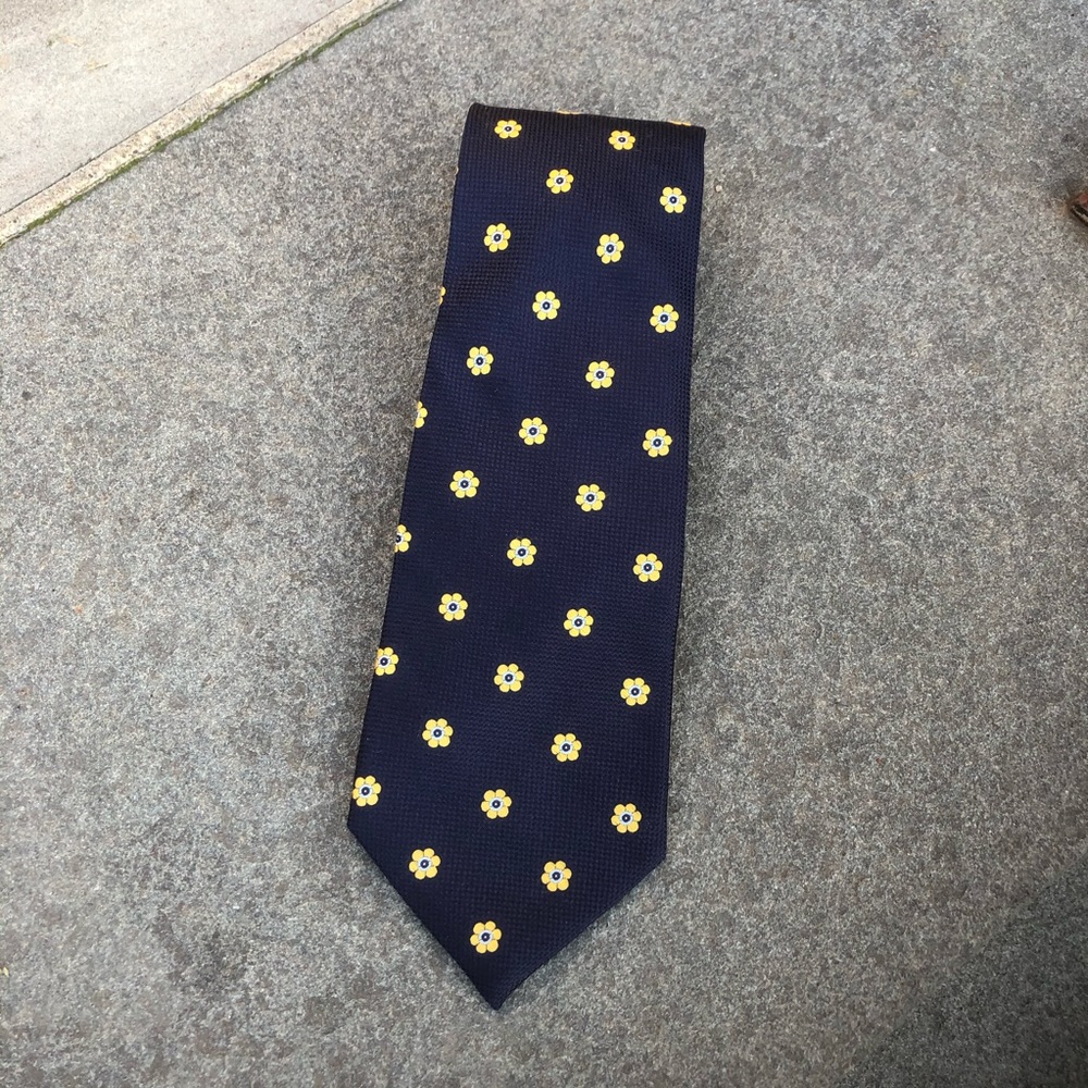 Barneys New York Tie - Picture 1 of 7